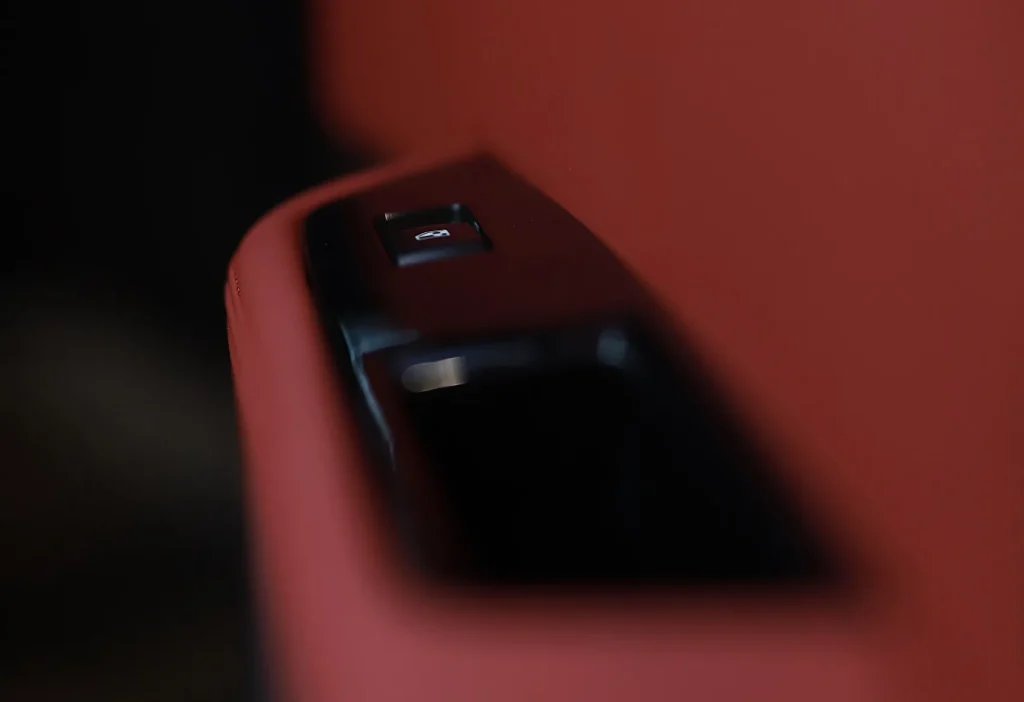 مشخصات و خرید اونترا u75 پلاس ( Aventra U75 ) - ایلیا خودرو 7 u75 6 مشخصات و خرید اونترا u75 پلاس ( Aventra U75 ) - ایلیا خودرو